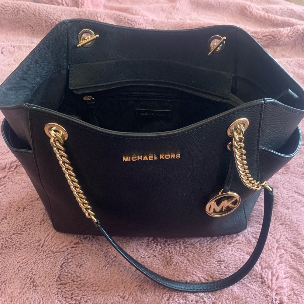 EUC Michael Kors JetSet Large Saffiano Leather Bag